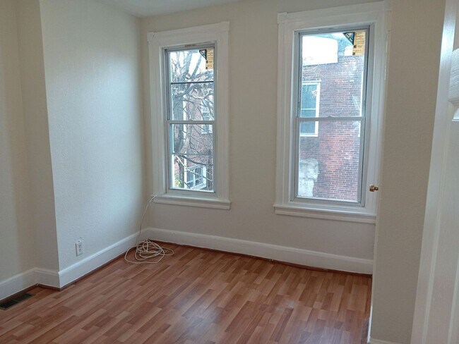 Building Photo - 1238 N Alden St