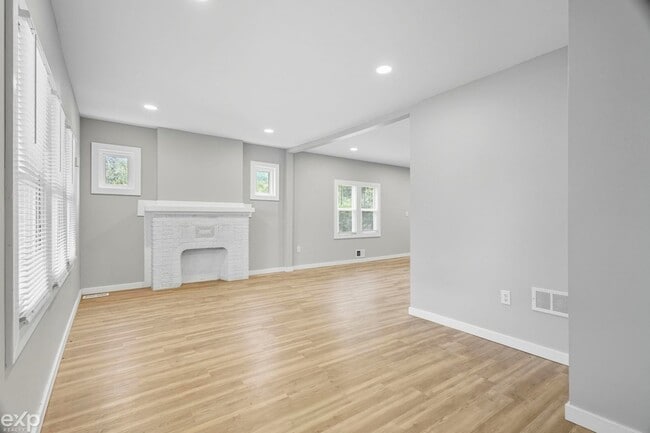 Building Photo - 13320 Jane Ave