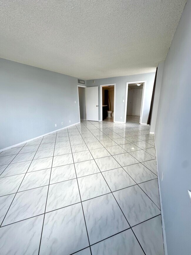 Building Photo - 1801 S Flagler Dr