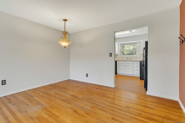 Building Photo - 476 Oak Ave