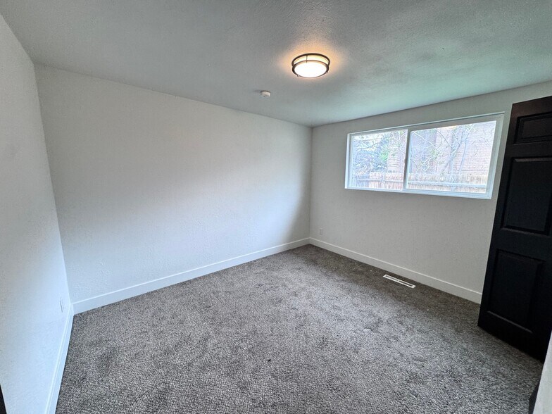 Building Photo - 3560 S 4800 W