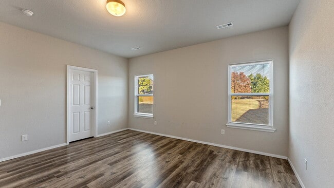 Building Photo - Elegant 4-Bedroom Home in Lakewood Crossing