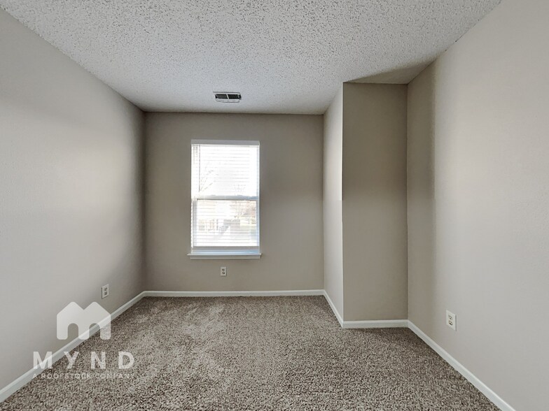 Building Photo - 16726 Lowell Dr
