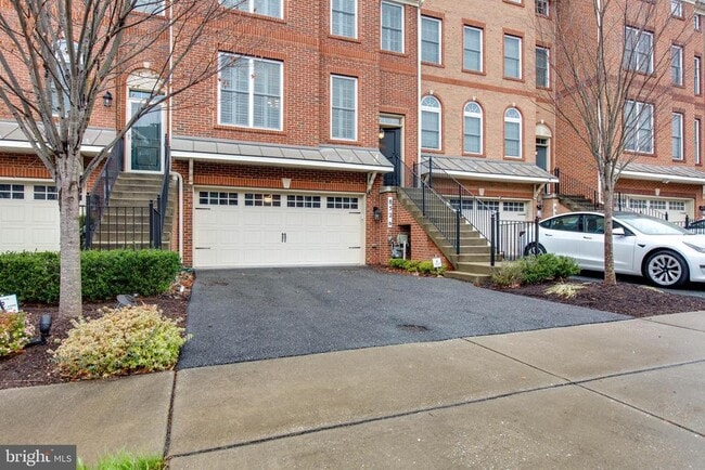 Building Photo - 8526 Pine Springs Dr