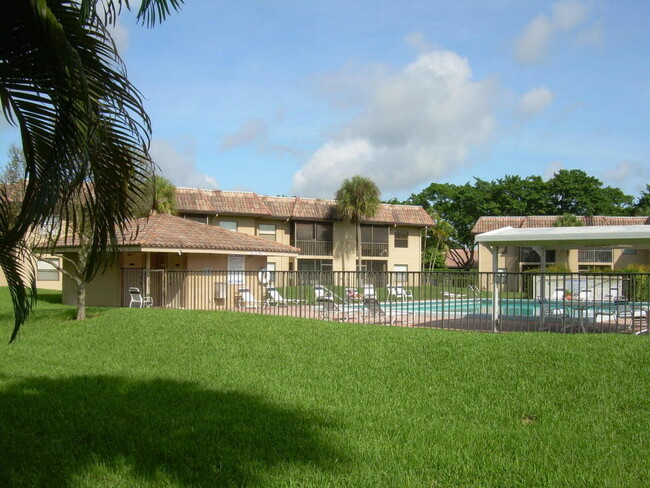 Building Photo - 6772 Palmetto Cir S