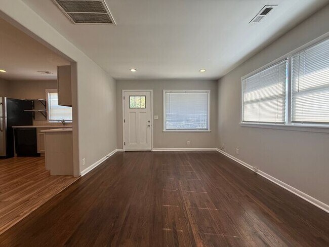 Building Photo - 3 Bedroom in East Nashville!