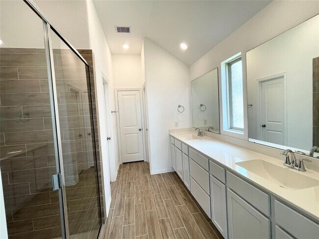 Building Photo - 2243 Rustboro Dr