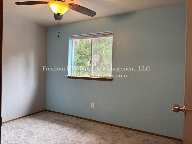 Building Photo - 2818 60th Ln SE