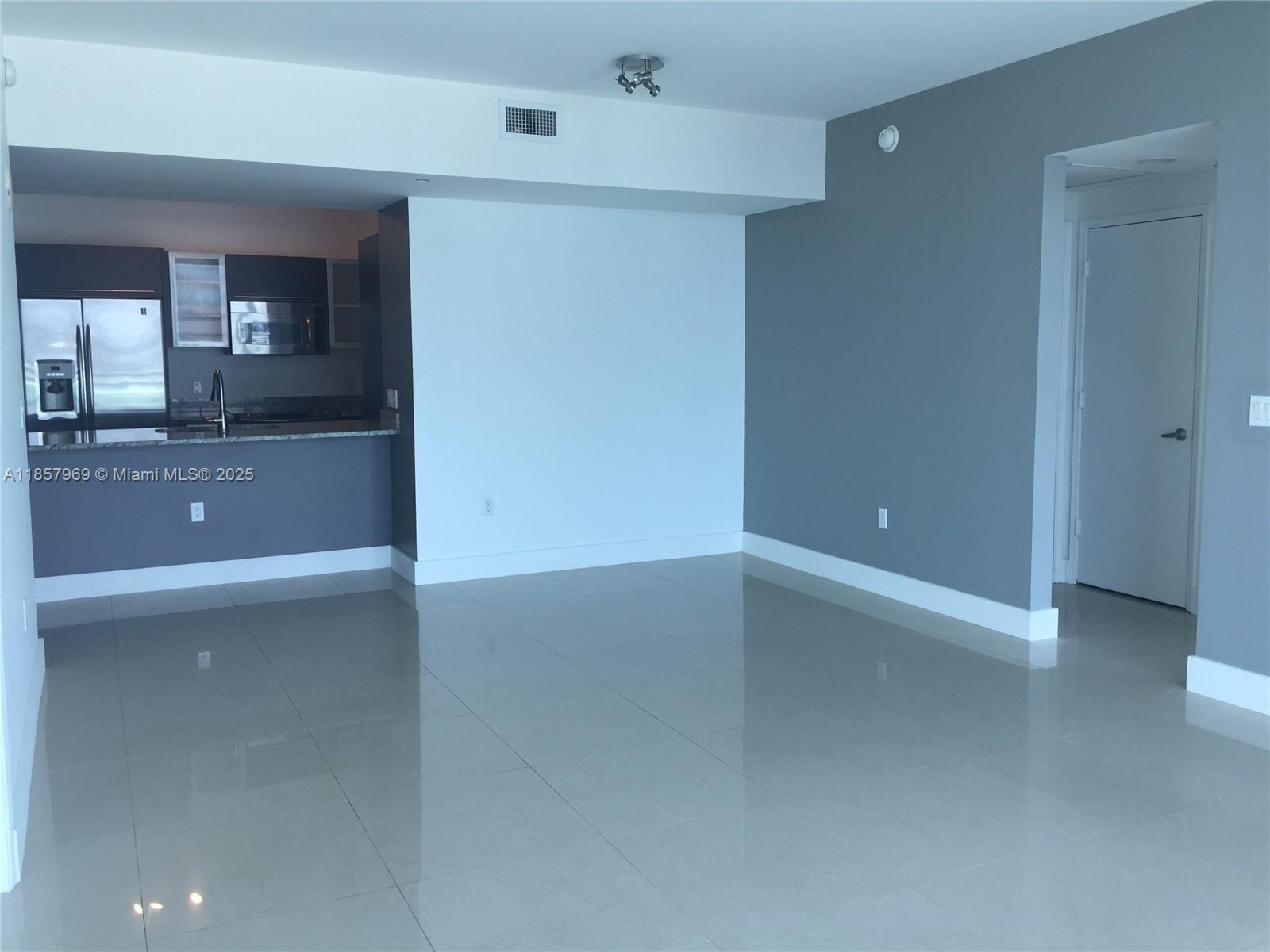 Building Photo - 950 Brickell Bay Dr