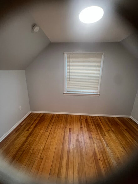 Building Photo - 4420 E 154th St