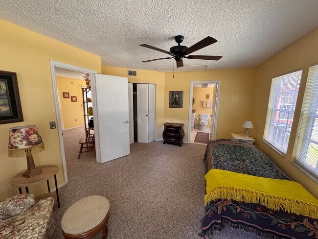Building Photo - Charming 1-Bedroom in Derby Downs – Great ...