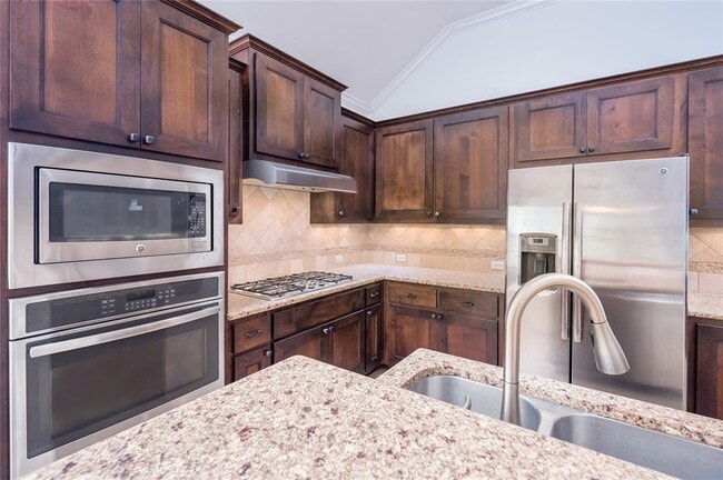 Building Photo - 14505 Ladera Blvd