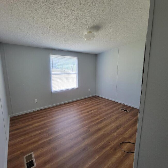 Building Photo - 1450 Broad St