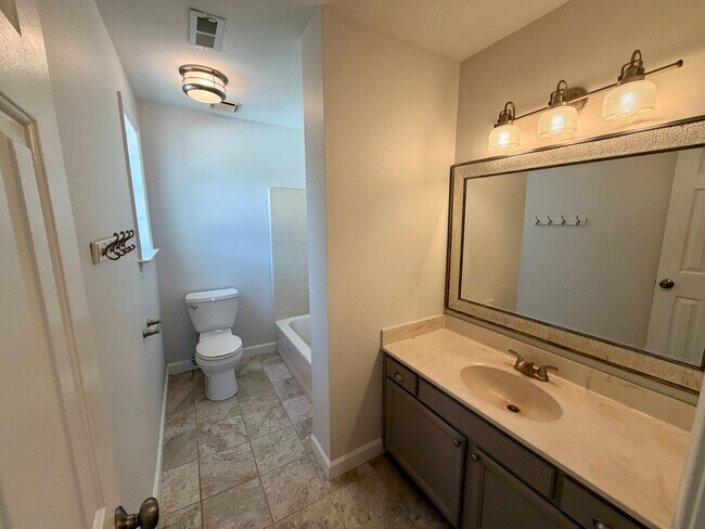 Building Photo - 848 Daimler Dr