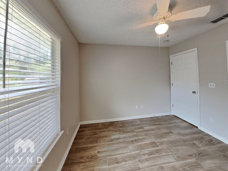 Building Photo - 7637 Invermere Blvd N