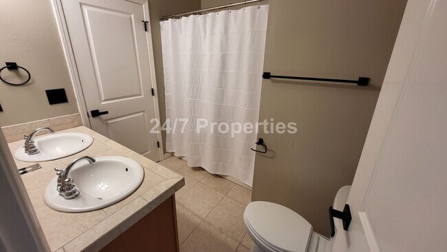 Building Photo - *FIRST MONTH FREE* Spacious and Modern 3-S...
