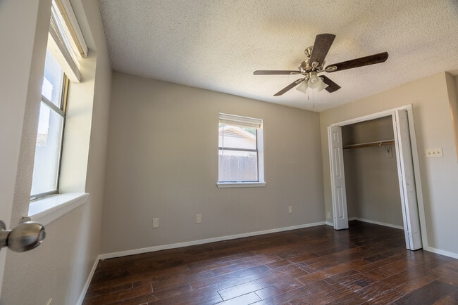 Building Photo - 1424 W Torrey St