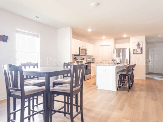 Building Photo - 3083 Day Dream Ln