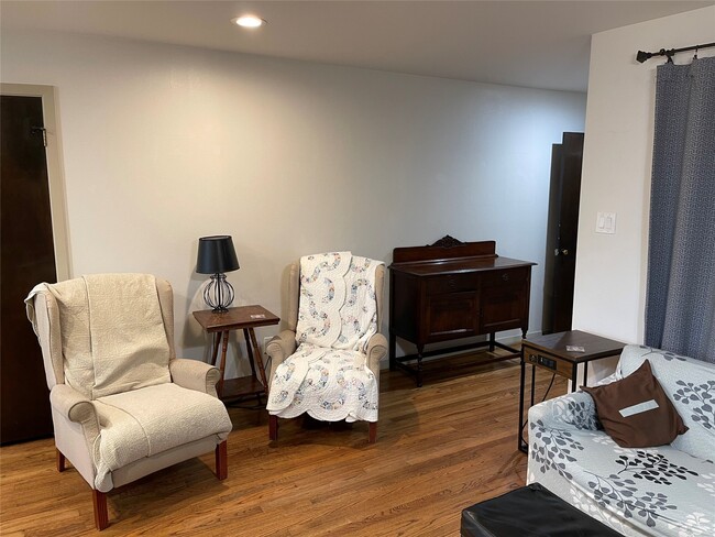 Building Photo - 11303 Greenwillow Dr