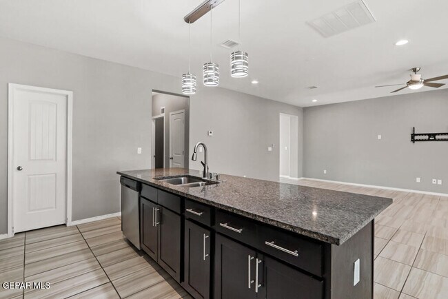 Building Photo - 297 Denim St