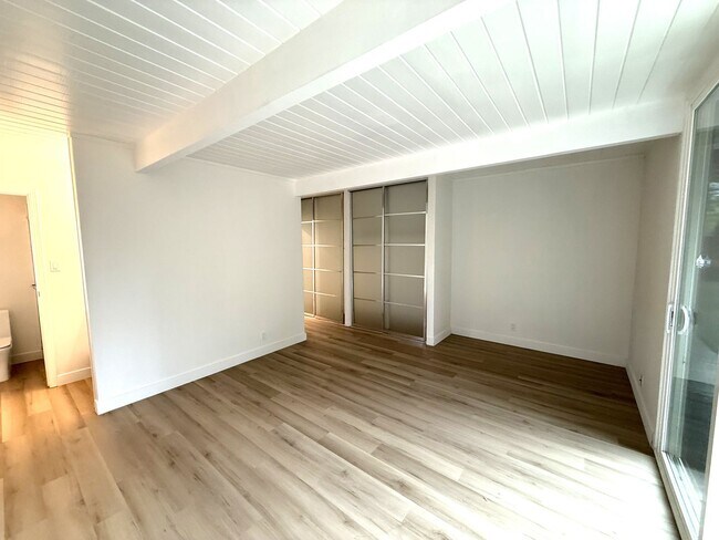 Building Photo - BEAUTIFUL UPDATED FOUR BEDROOM / TWO BATH ...