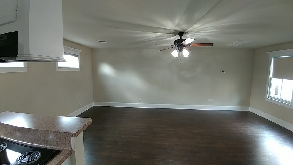 Building Photo - 1345 Heights Blvd