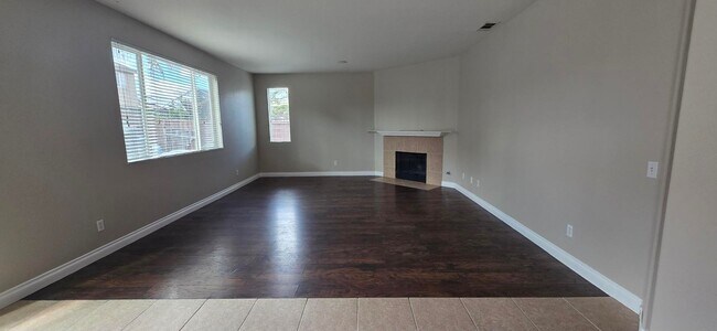 Building Photo - Large 6bed 4bath San Jacinto Beauty!