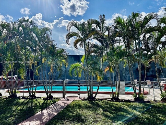 Building Photo - 2918 Funston St