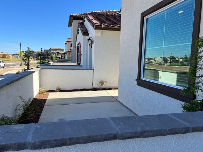 Building Photo - COMING SOON!! GORGEOUS NEWER HOME W/ SOLAR...