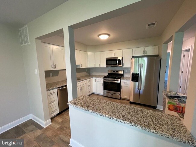 Building Photo - 167 Andover Pl