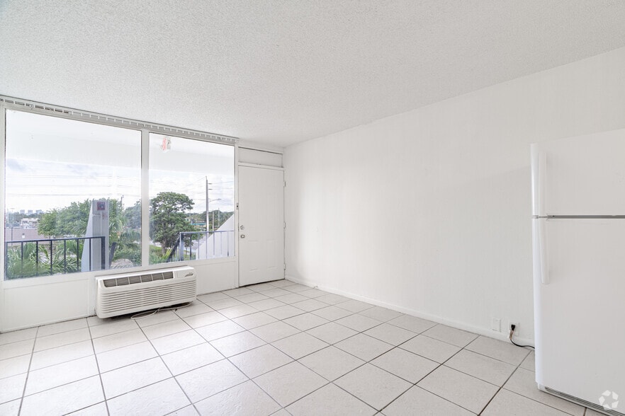 Studio, 1BA - 325SF - The Oasis by RAM Apartments