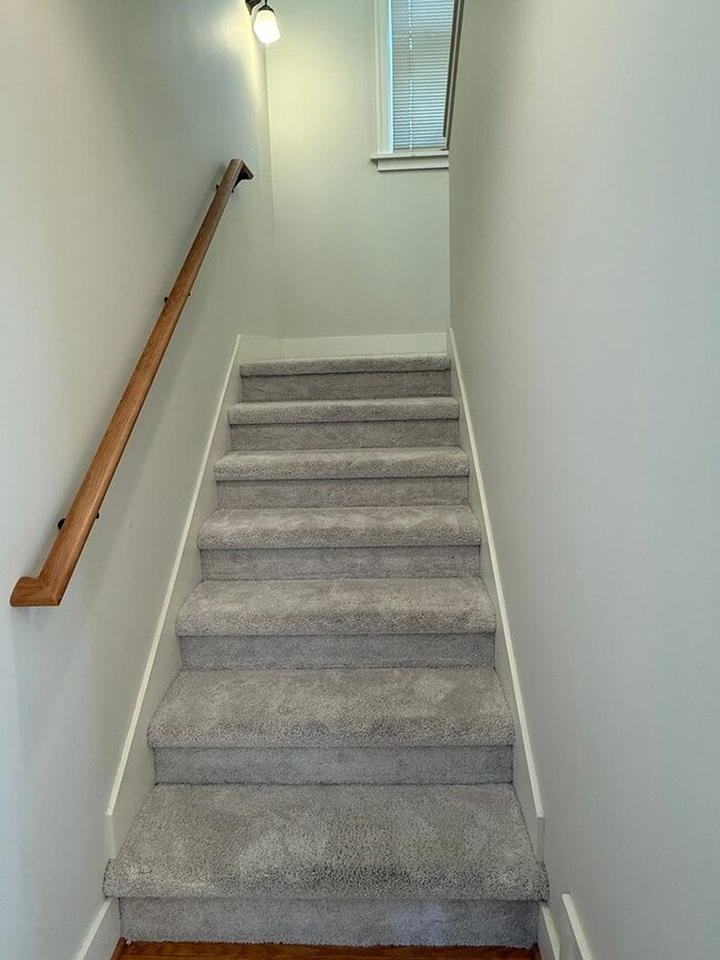 Building Photo - 3BR Tudor Home 1/2 Block from Greenlake!