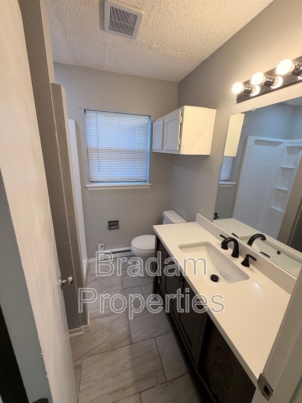 Building Photo - 1615 1/2 N Main St