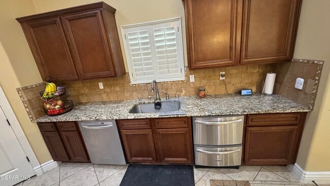 Building Photo - 7381 Black Mesa Dr