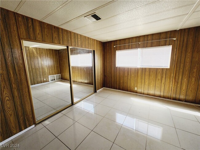 Building Photo - 6135 Carlsbad Ave