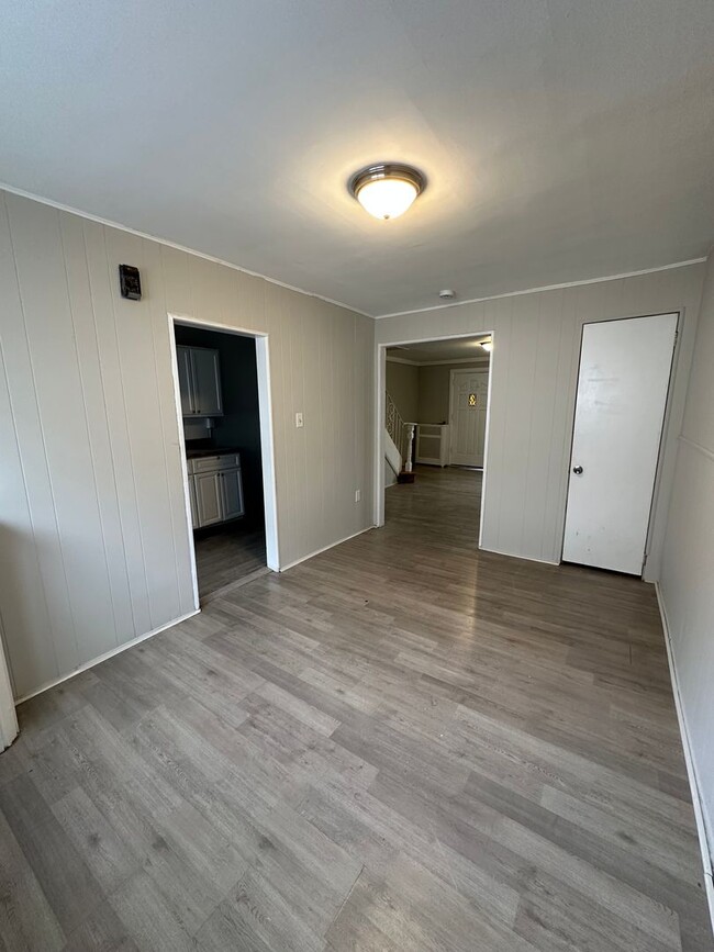 Building Photo - Newly renovated 3 Bedroom house for rent