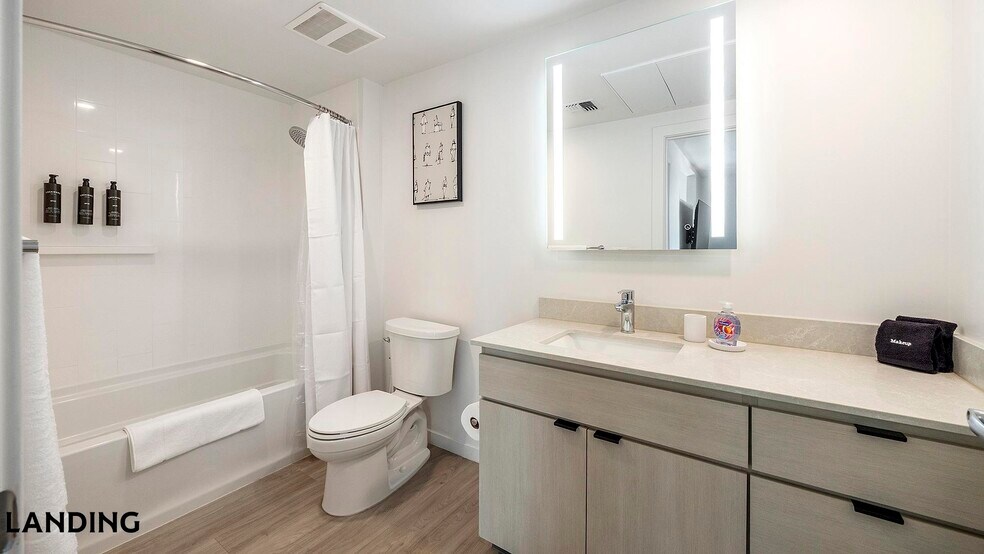 Building Photo - 707 S Farmer Ave