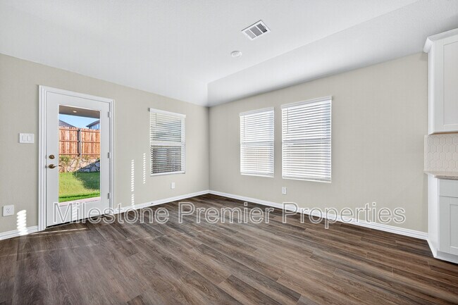 Building Photo - 2121 Gustavus Dr
