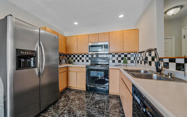 Building Photo - 8865 Meade Ct