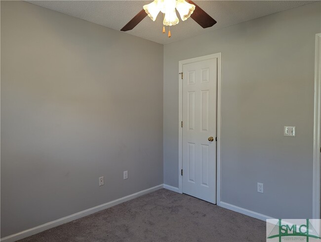 Building Photo - 22 Hidden Creek Dr