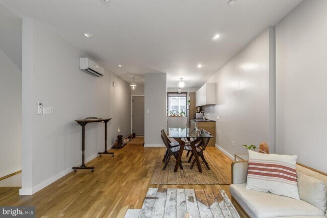 Building Photo - 1306 Hope St