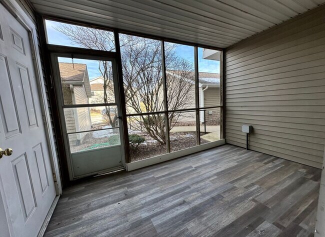 Building Photo - 1575 Oakfield Dr