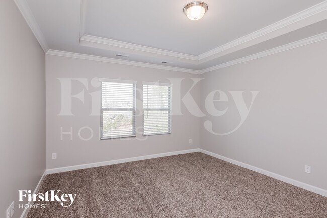 Building Photo - 3207 Elmwood Dr