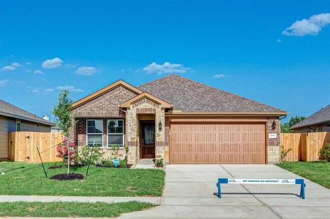 Primary Photo - 2031 Stella Pne Dr