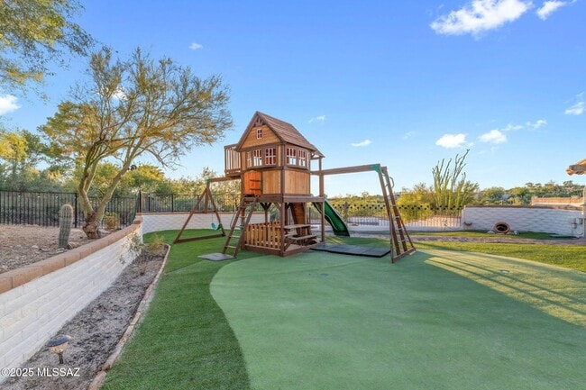 Building Photo - 2940 E Camino Juan Paisano