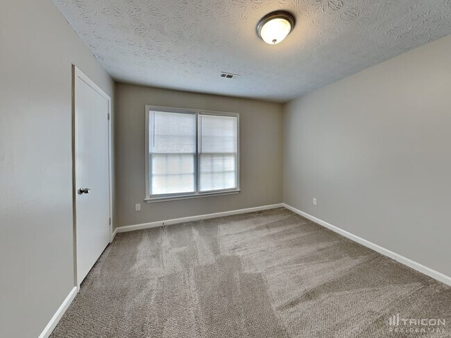 Building Photo - 40 Rosebud Ln