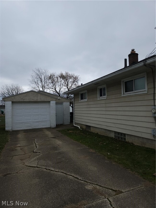 Building Photo - 567 Stetler Ave