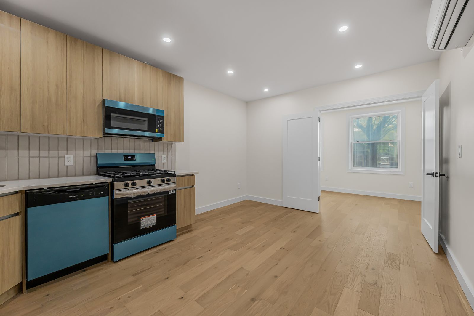 Building Photo - 291 Kingsland Ave