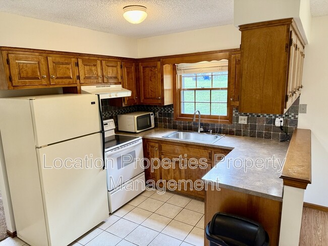 Building Photo - 3619 Lakecrest Ct
