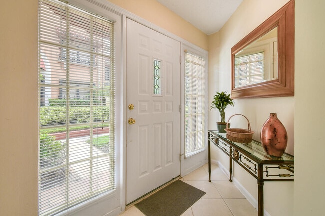 Building Photo - 28 Uno Lago Dr